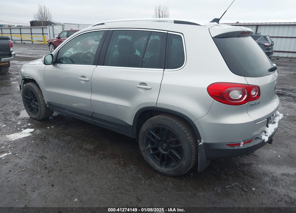 2011 VOLKSWAGEN TIGUAN SE VIN: WVGBV7AX2BW510022