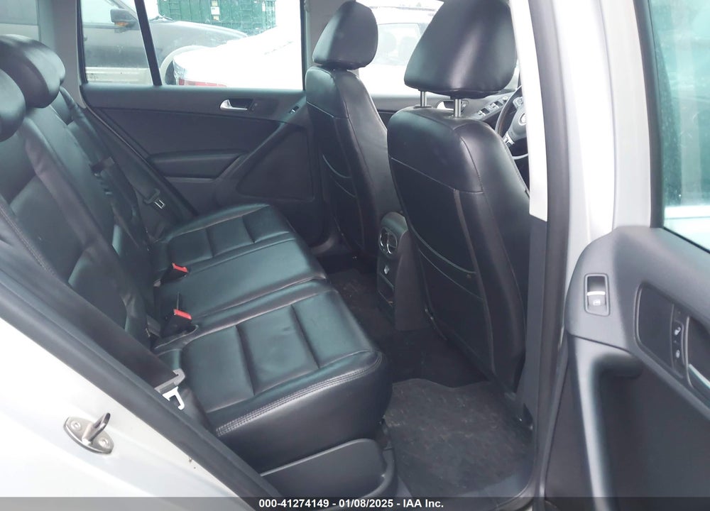 2011 VOLKSWAGEN TIGUAN SE VIN: WVGBV7AX2BW510022