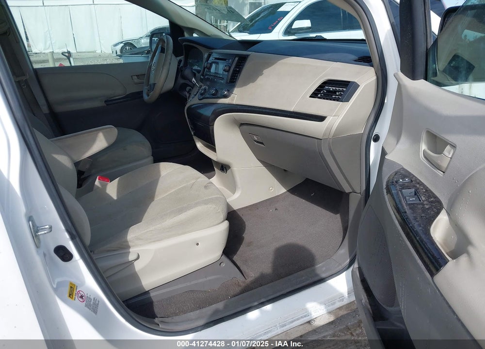 2011 TOYOTA SIENNA VIN: 5TDKA3DC6BS001648