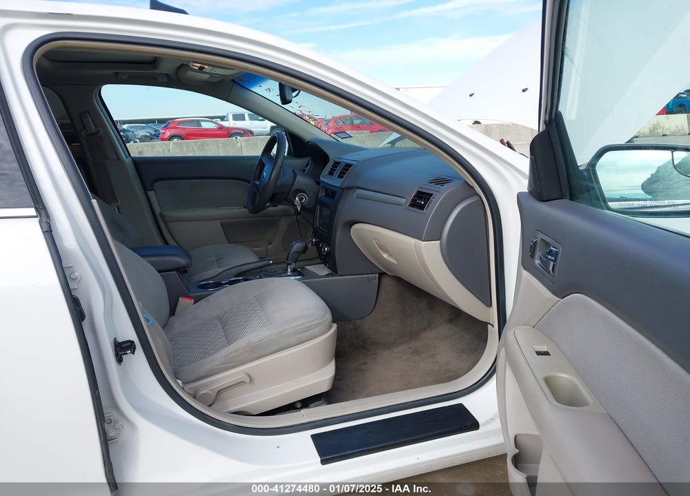 2011 FORD FUSION VIN: 3FAHP0HA8BR220636