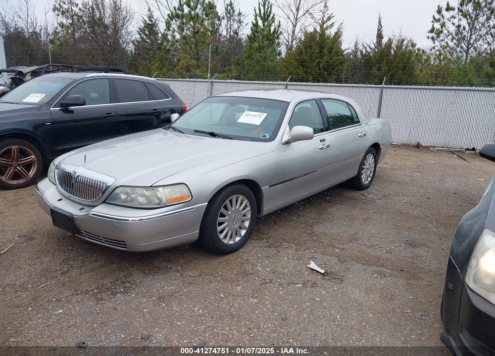 2003 LINCOLN TOWN CAR EXECUTIVE VIN: 1LNHM81W23Y622965