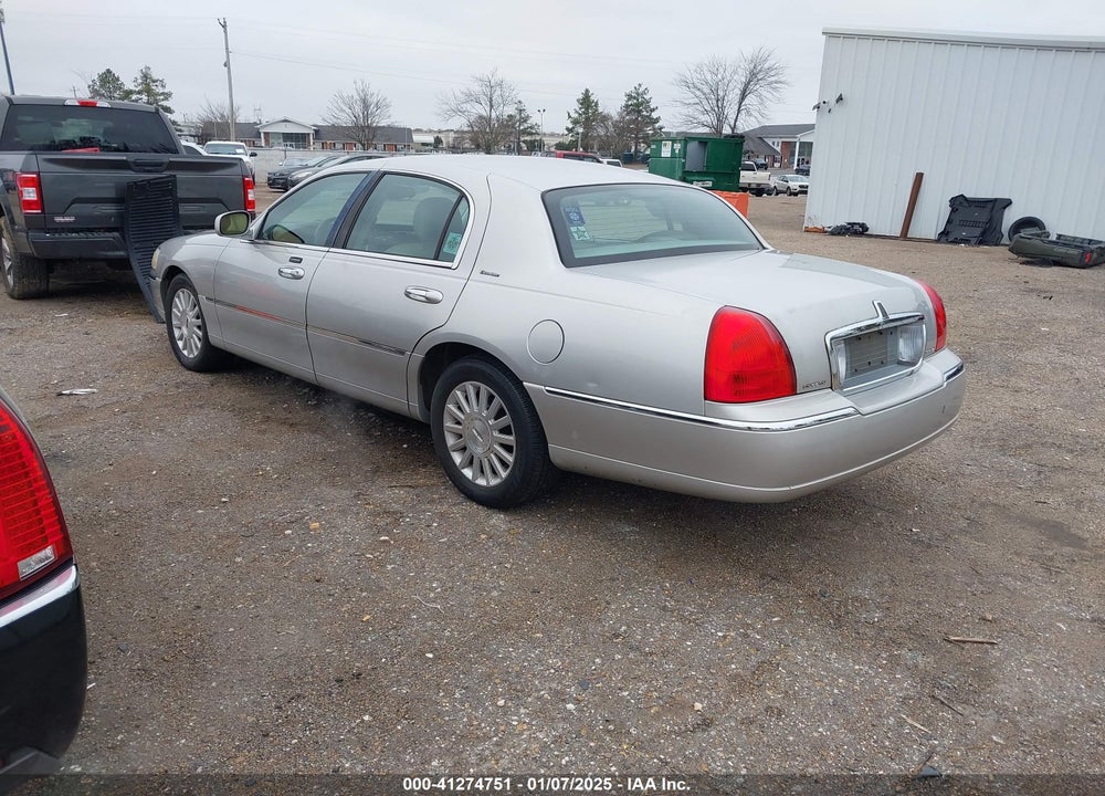 2003 LINCOLN TOWN CAR EXECUTIVE VIN: 1LNHM81W23Y622965