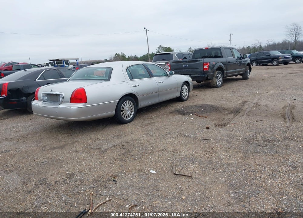 2003 LINCOLN TOWN CAR EXECUTIVE VIN: 1LNHM81W23Y622965