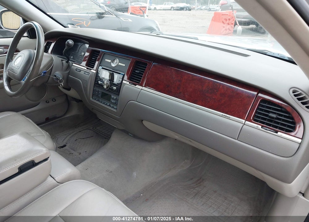 2003 LINCOLN TOWN CAR EXECUTIVE VIN: 1LNHM81W23Y622965