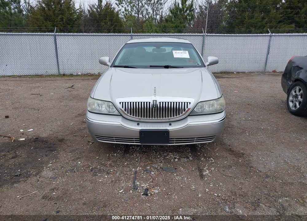 2003 LINCOLN TOWN CAR EXECUTIVE VIN: 1LNHM81W23Y622965
