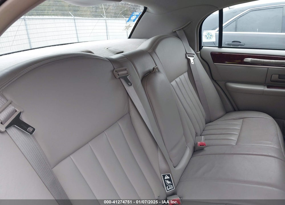 2003 LINCOLN TOWN CAR EXECUTIVE VIN: 1LNHM81W23Y622965