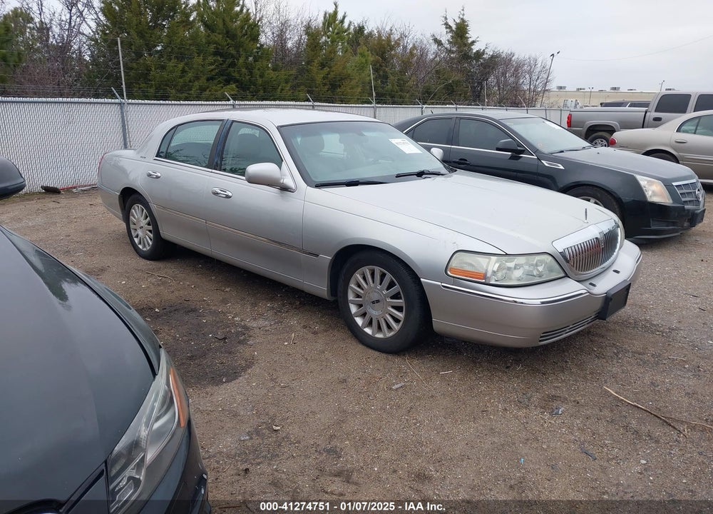 2003 LINCOLN TOWN CAR EXECUTIVE VIN: 1LNHM81W23Y622965