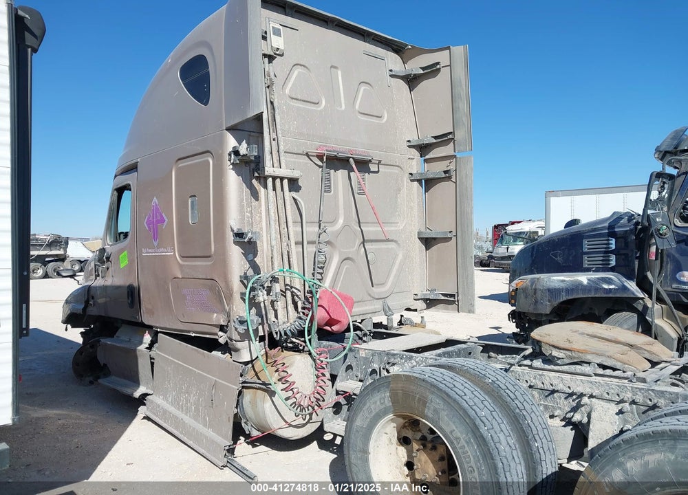 2014 FREIGHTLINER CASCADIA 125 VIN: 3AKJGLD53ESFX8221