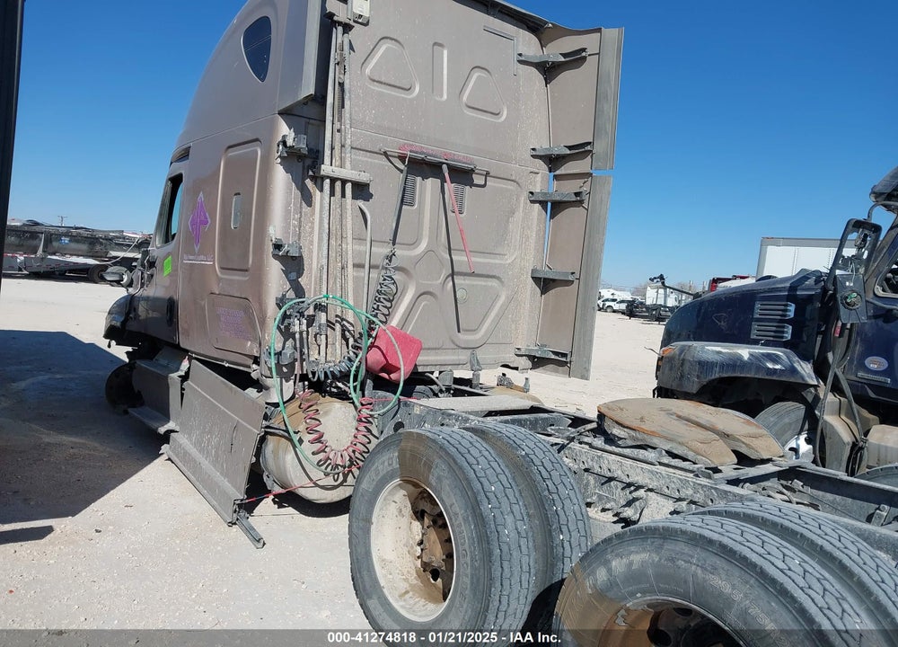 2014 FREIGHTLINER CASCADIA 125 VIN: 3AKJGLD53ESFX8221