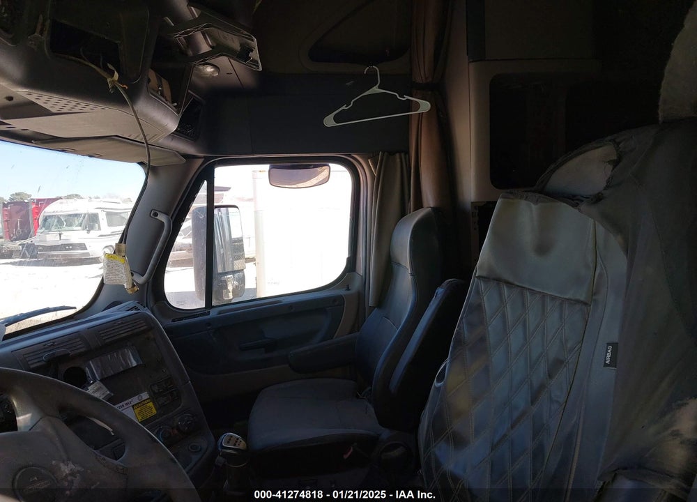2014 FREIGHTLINER CASCADIA 125 VIN: 3AKJGLD53ESFX8221