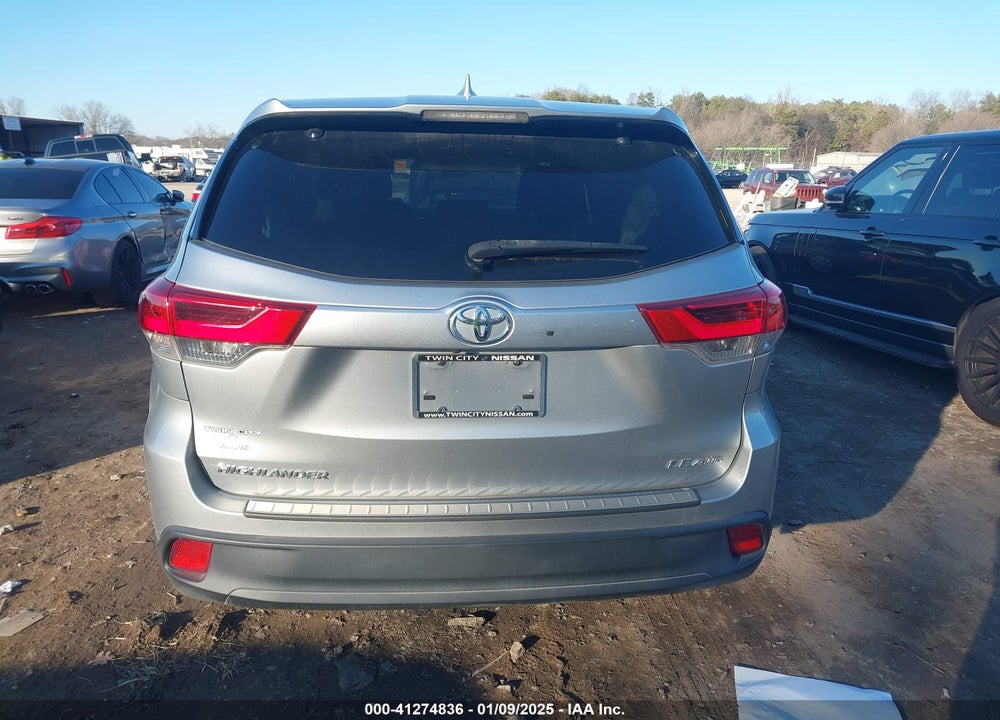 2017 TOYOTA HIGHLANDER LE PLUS VIN: 5TDBZRFH5HS482117