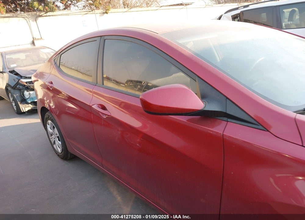 2016 HYUNDAI ELANTRA VIN: 5NPDH4AE9GH733737