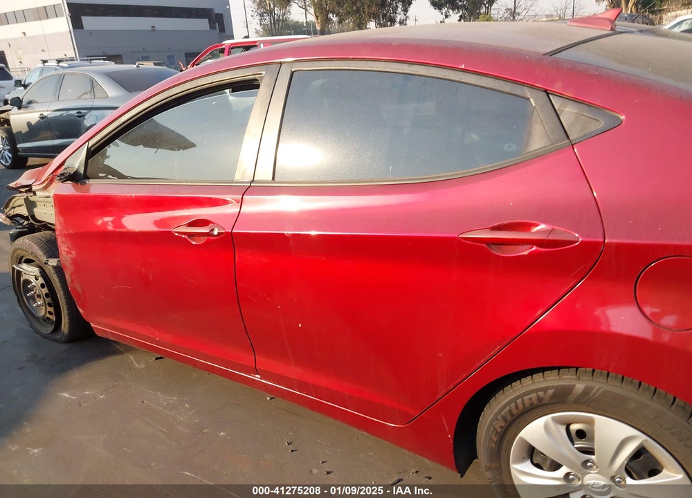 2016 HYUNDAI ELANTRA VIN: 5NPDH4AE9GH733737