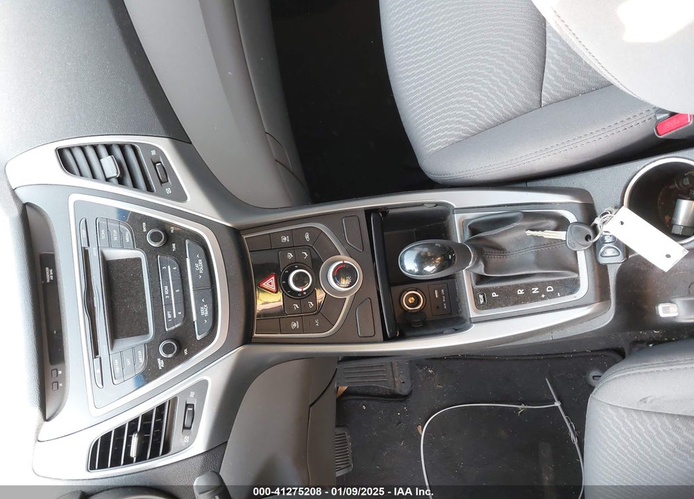 2016 HYUNDAI ELANTRA VIN: 5NPDH4AE9GH733737