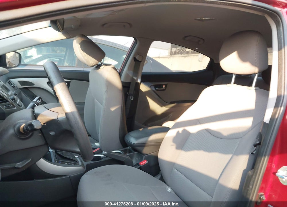 2016 HYUNDAI ELANTRA VIN: 5NPDH4AE9GH733737