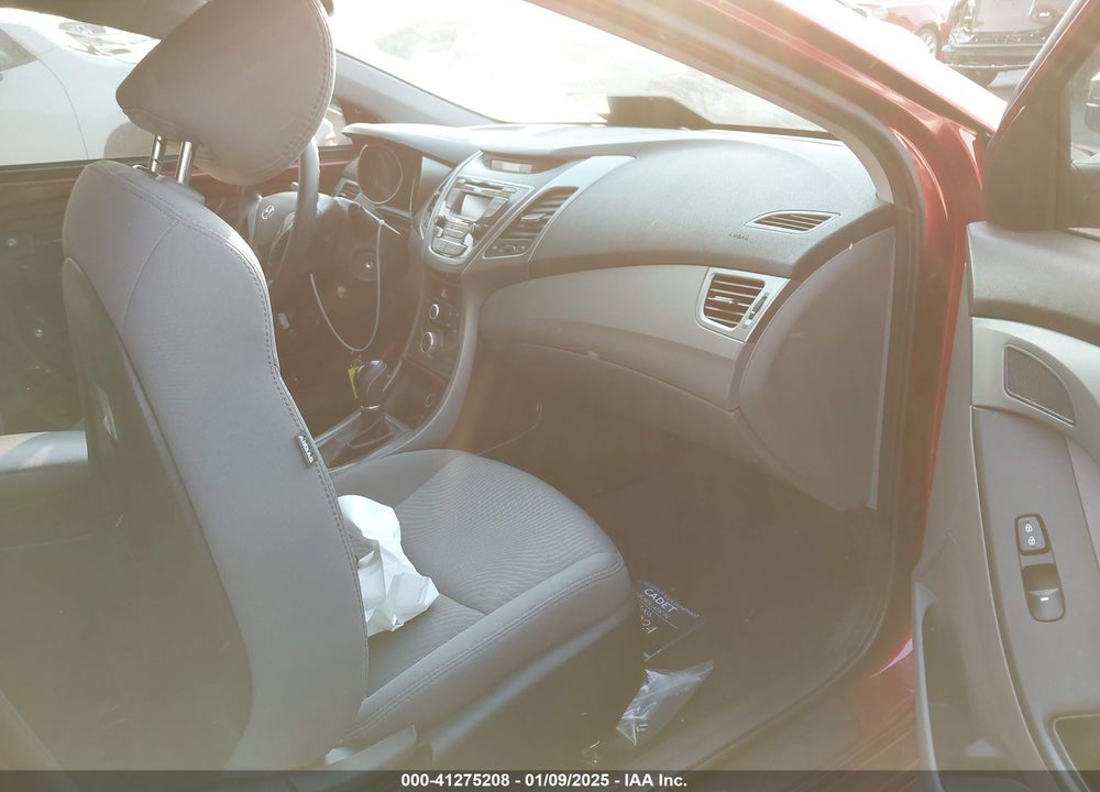 2016 HYUNDAI ELANTRA VIN: 5NPDH4AE9GH733737