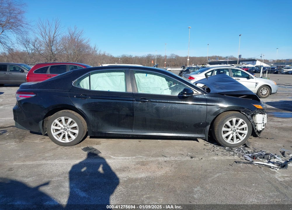 2018 TOYOTA CAMRY VIN: 4T1B11HK4JU640462