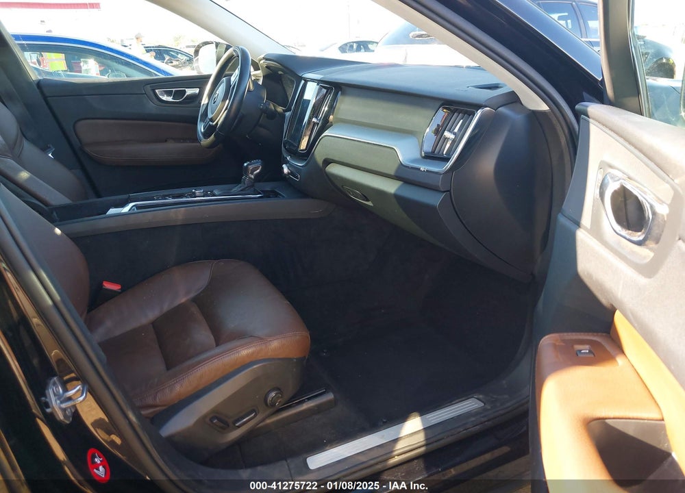2018 VOLVO XC60 VIN: YV4A22RK2J1046646
