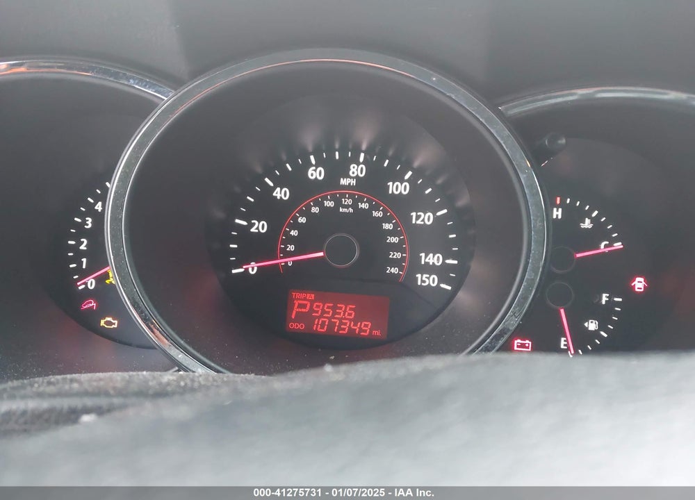 2011 KIA SORENTO LX VIN: 5XYKTCA17BG113045
