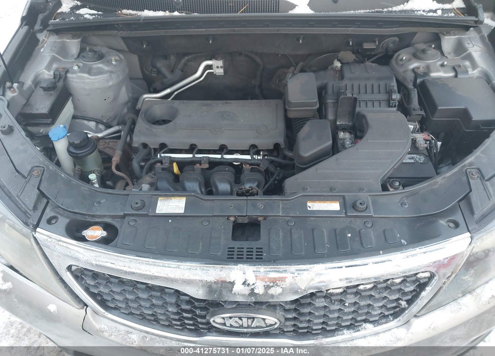 2011 KIA SORENTO LX VIN: 5XYKTCA17BG113045