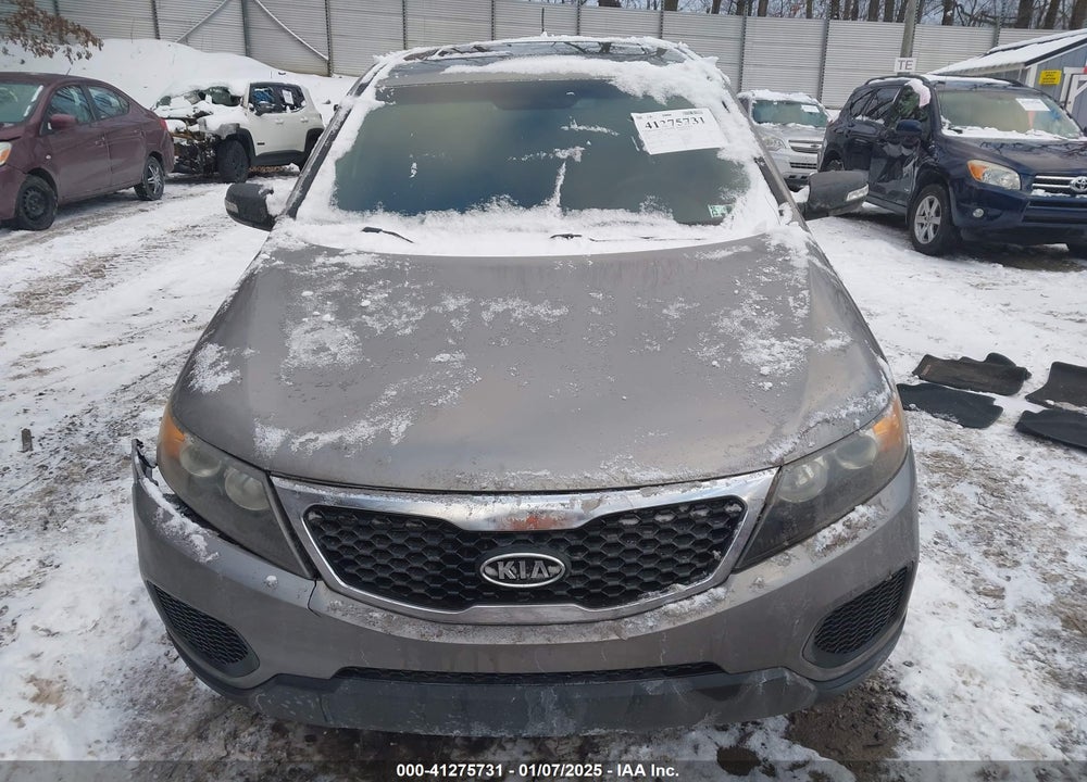 2011 KIA SORENTO LX VIN: 5XYKTCA17BG113045