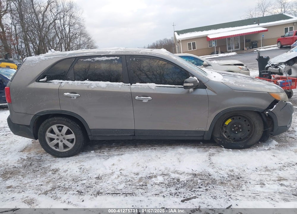 2011 KIA SORENTO LX VIN: 5XYKTCA17BG113045