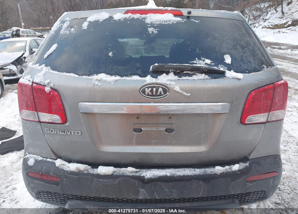 2011 KIA SORENTO LX VIN: 5XYKTCA17BG113045