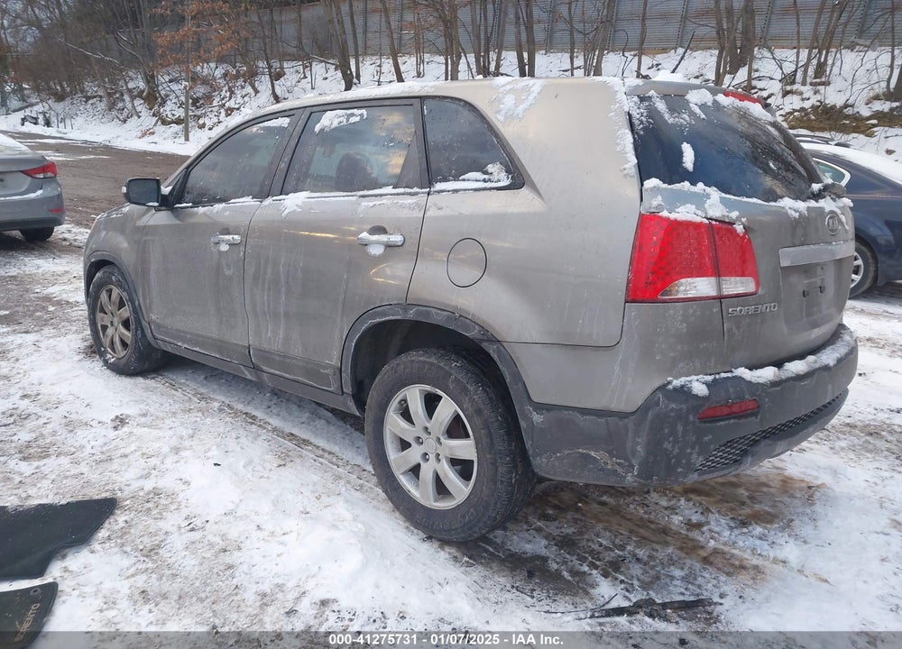2011 KIA SORENTO LX VIN: 5XYKTCA17BG113045
