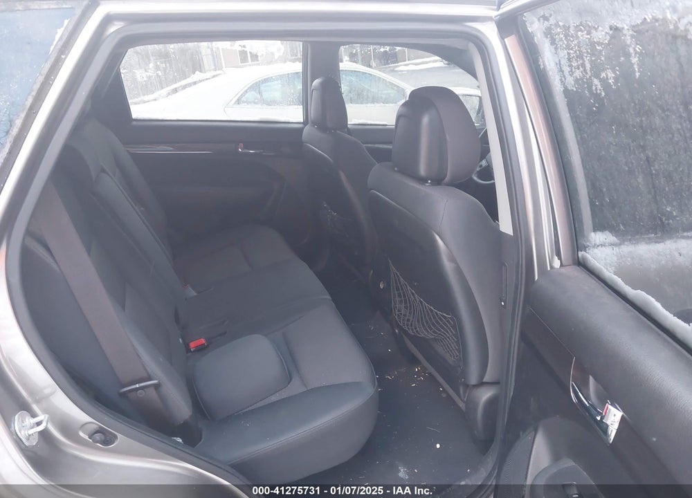 2011 KIA SORENTO LX VIN: 5XYKTCA17BG113045