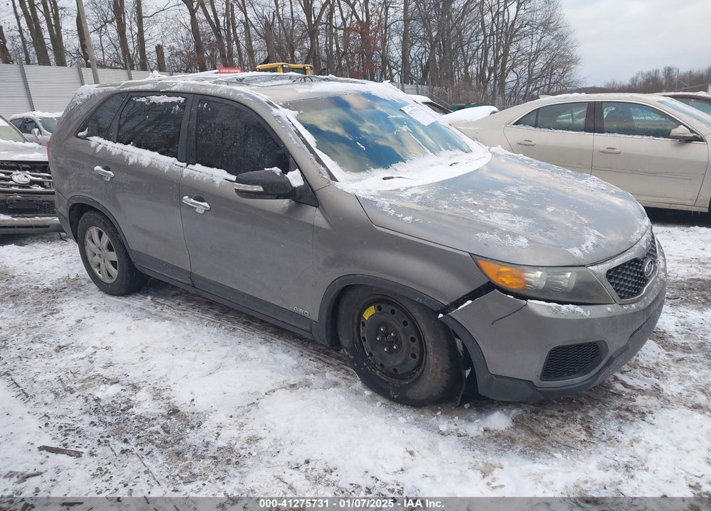 2011 KIA SORENTO LX VIN: 5XYKTCA17BG113045