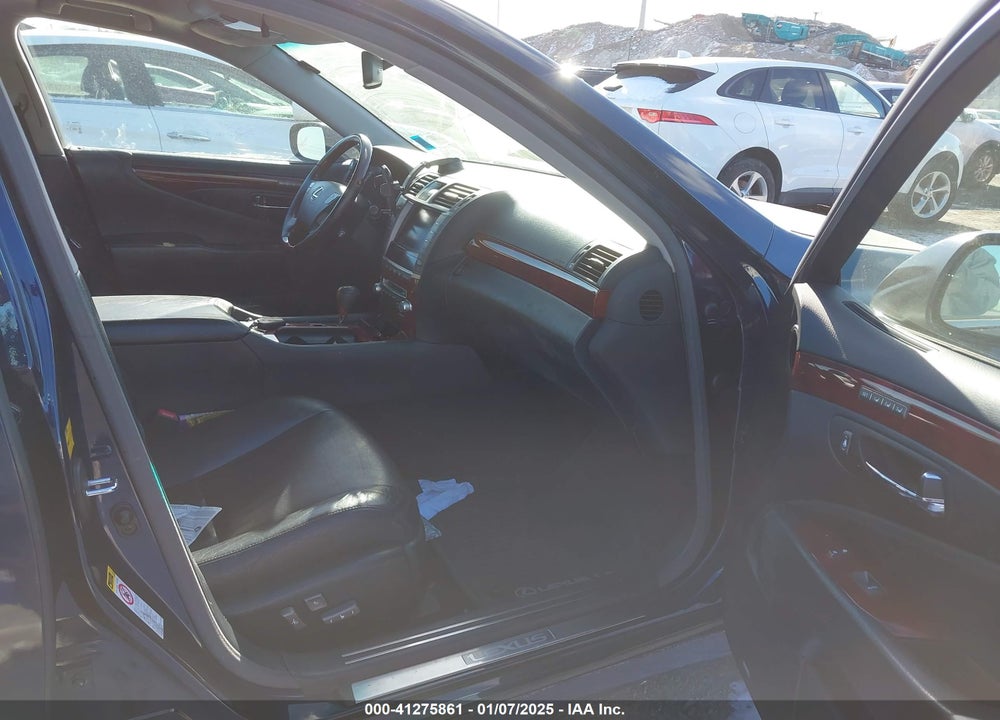 2011 LEXUS LS 460 VIN: JTHCL5EF5B5012017