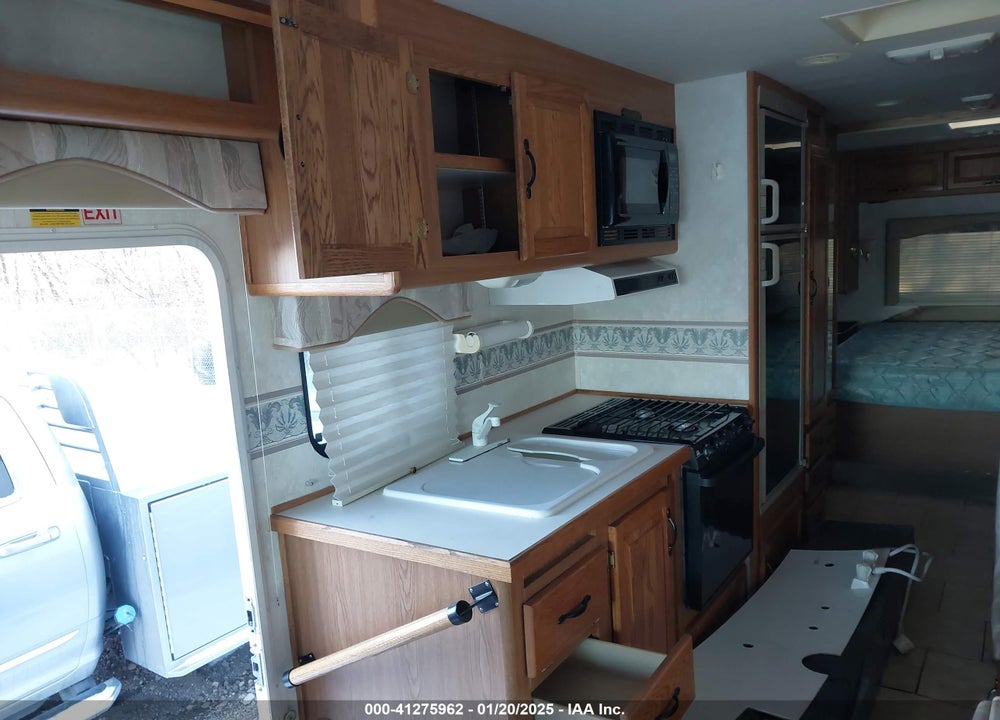 2003 WORKHORSE CUSTOM CHASSIS MOTORHOME CHASSIS P3500 VIN: 5B4LP57G923350131