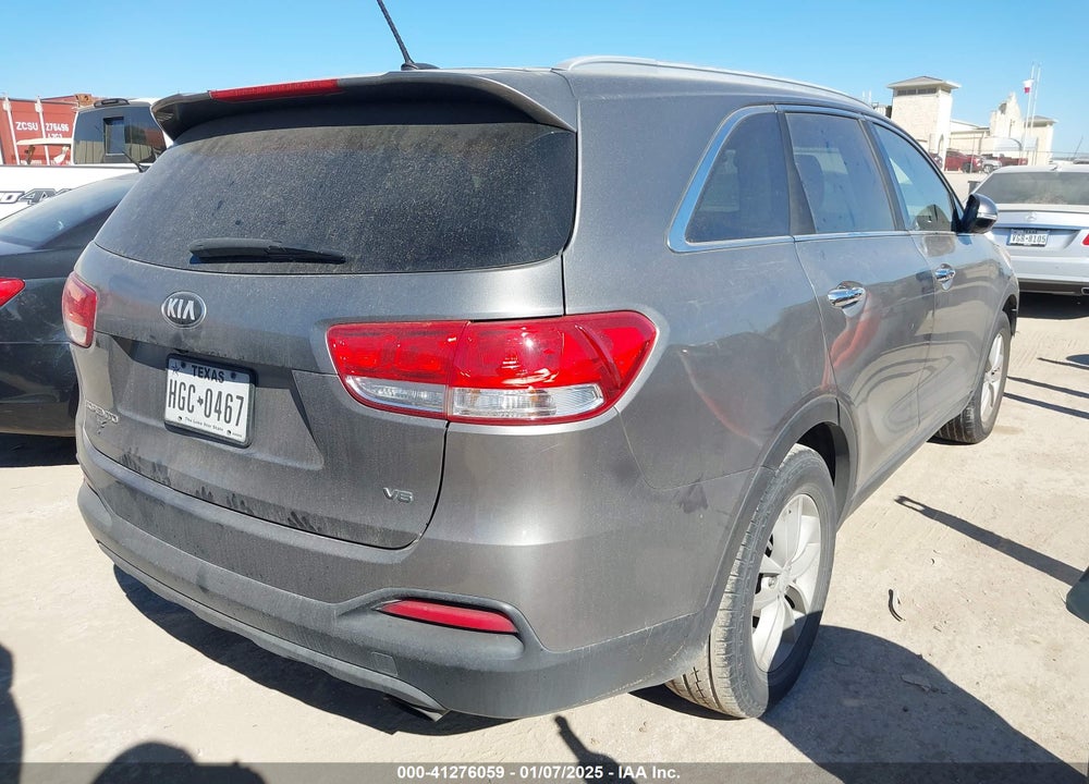 2016 KIA SORENTO 3.3L LX VIN: 5XYPG4A52GG157304