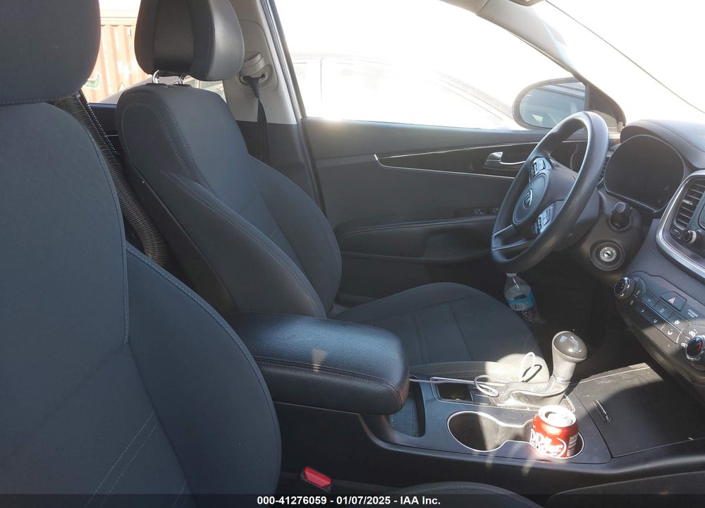 2016 KIA SORENTO 3.3L LX VIN: 5XYPG4A52GG157304