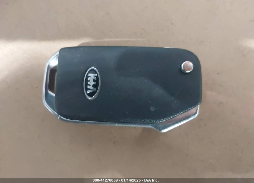 2016 KIA SORENTO 3.3L LX VIN: 5XYPG4A52GG157304