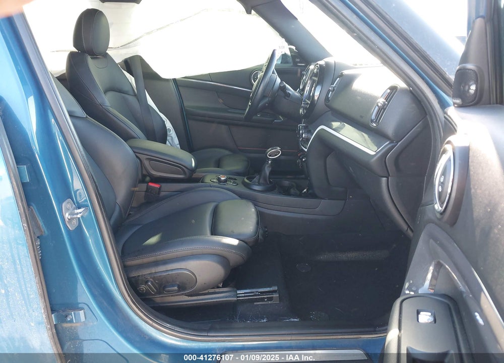 2018 MINI COUNTRYMAN COOPER S VIN: WMZYT5C3XJ3E61612