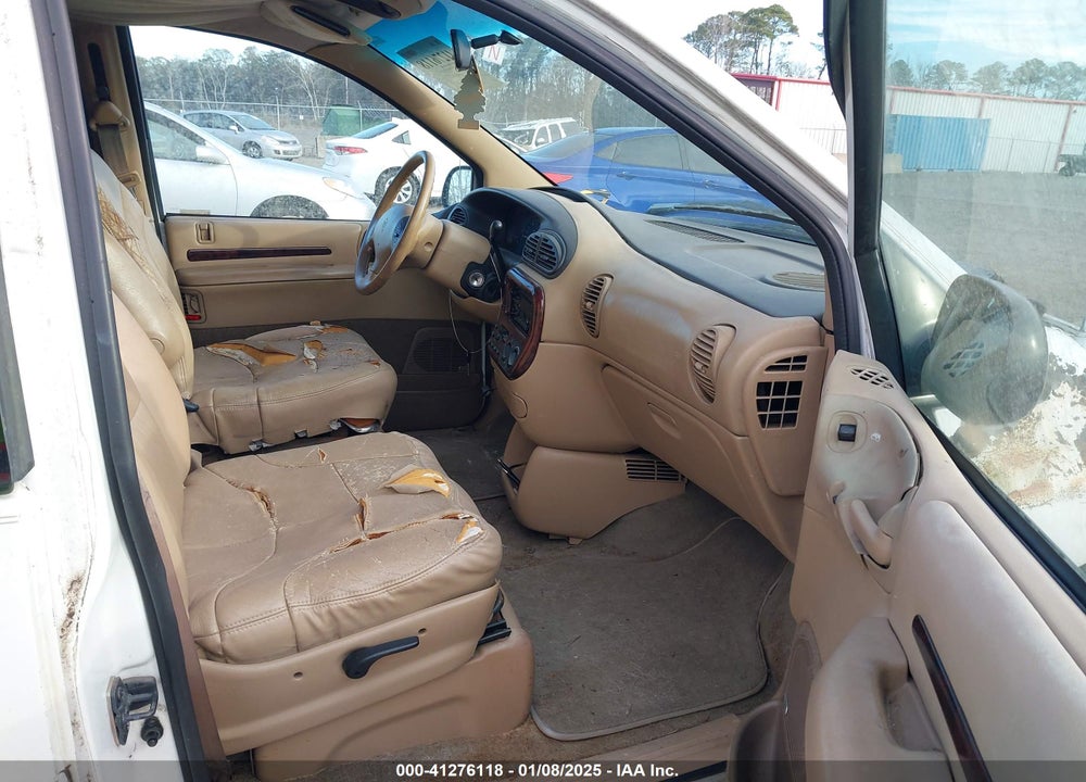 2000 CHRYSLER TOWN & COUNTRY LX VIN: 1C4GP44G7YB670377
