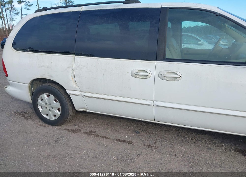 2000 CHRYSLER TOWN & COUNTRY LX VIN: 1C4GP44G7YB670377