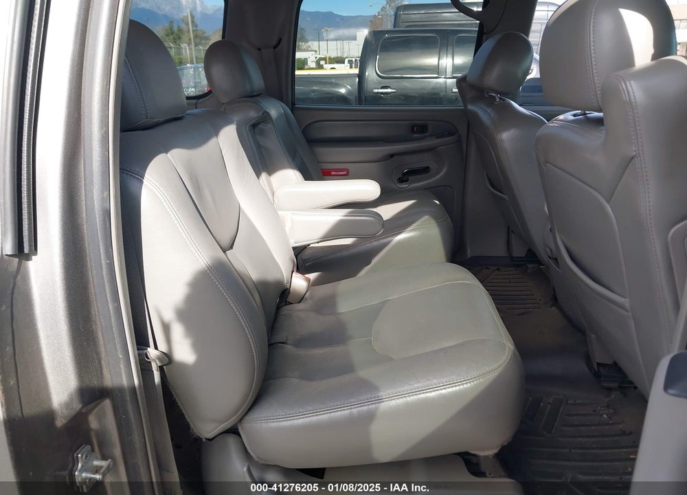 2005 GMC YUKON XL 1500 DENALI VIN: 1GKFK66U55J189803