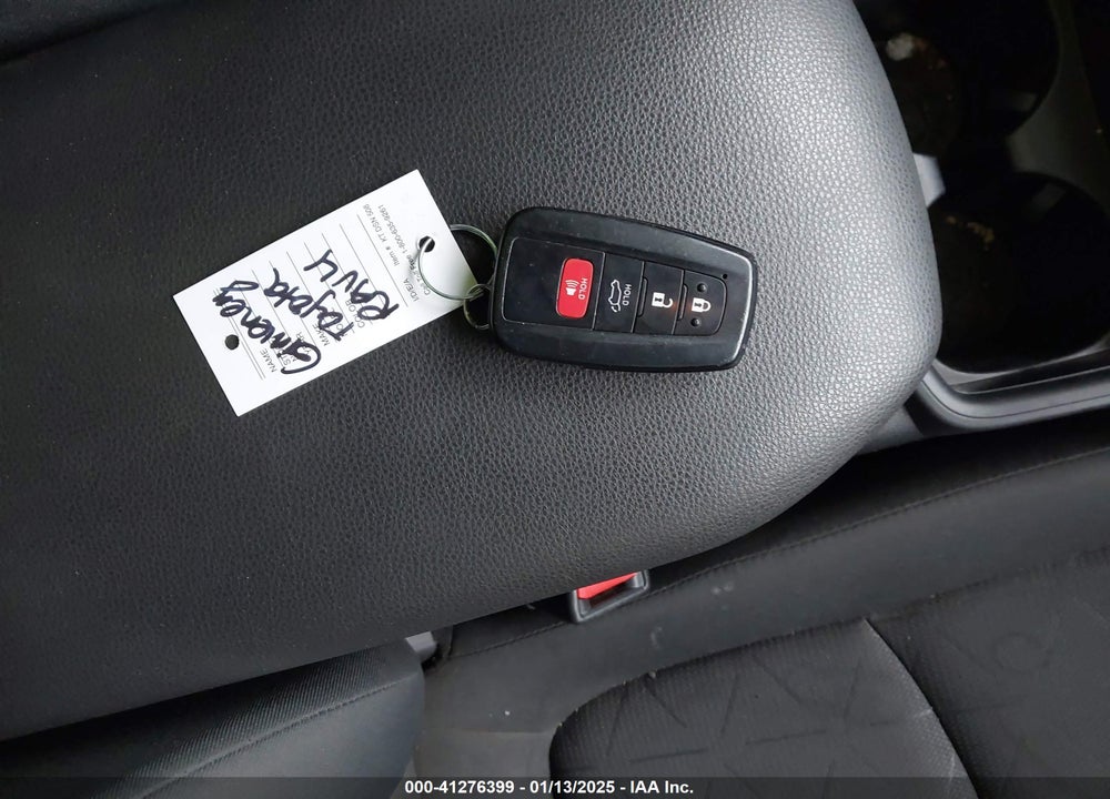 2019 TOYOTA RAV4 XLE VIN: JTMP1RFV4KD501620