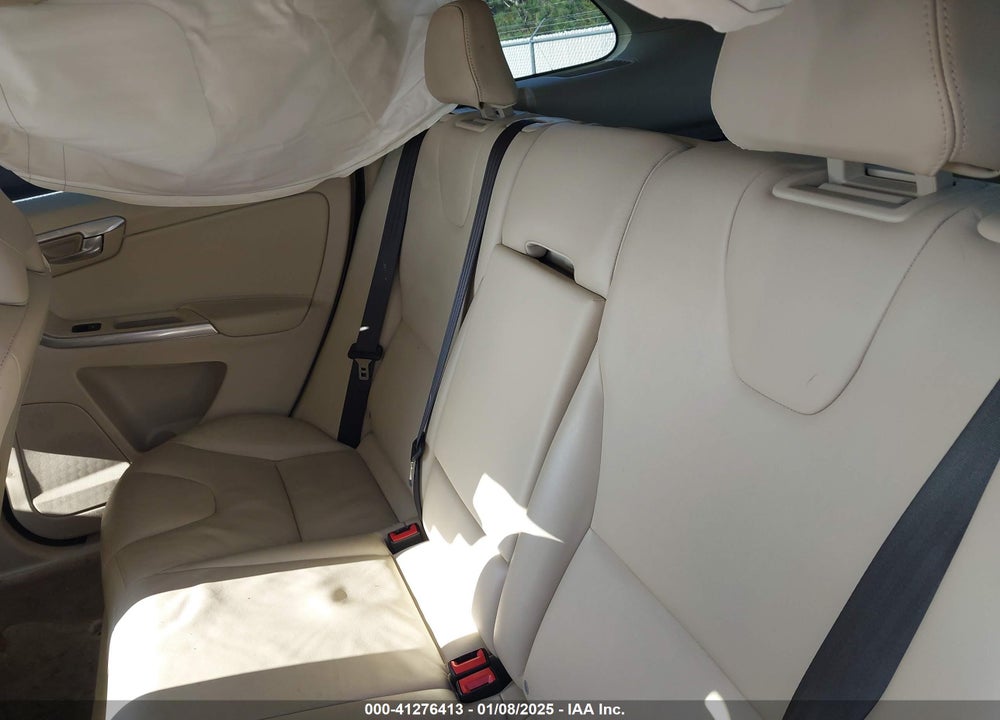 2015 VOLVO XC60 T6 VIN: YV4902RK0F2726801
