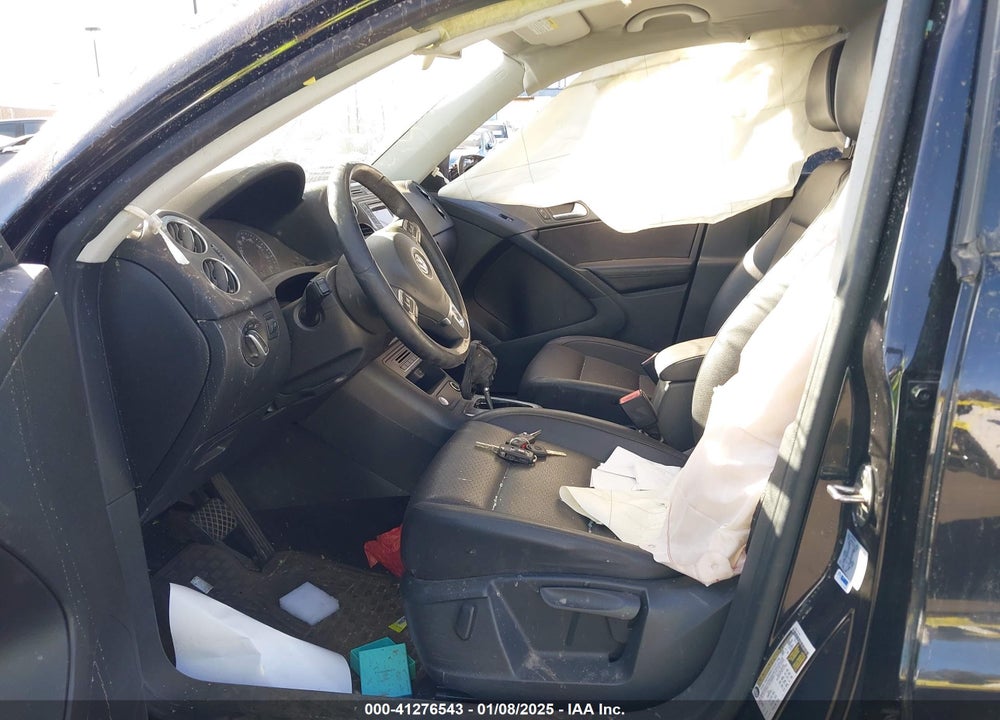 2016 VOLKSWAGEN TIGUAN S VIN: WVGAV7AX6GW574339