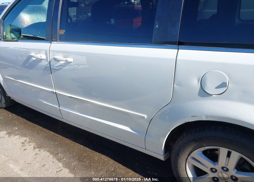 2011 DODGE GRAND CARAVAN CREW VIN: 2D4RN5DG7BR663218