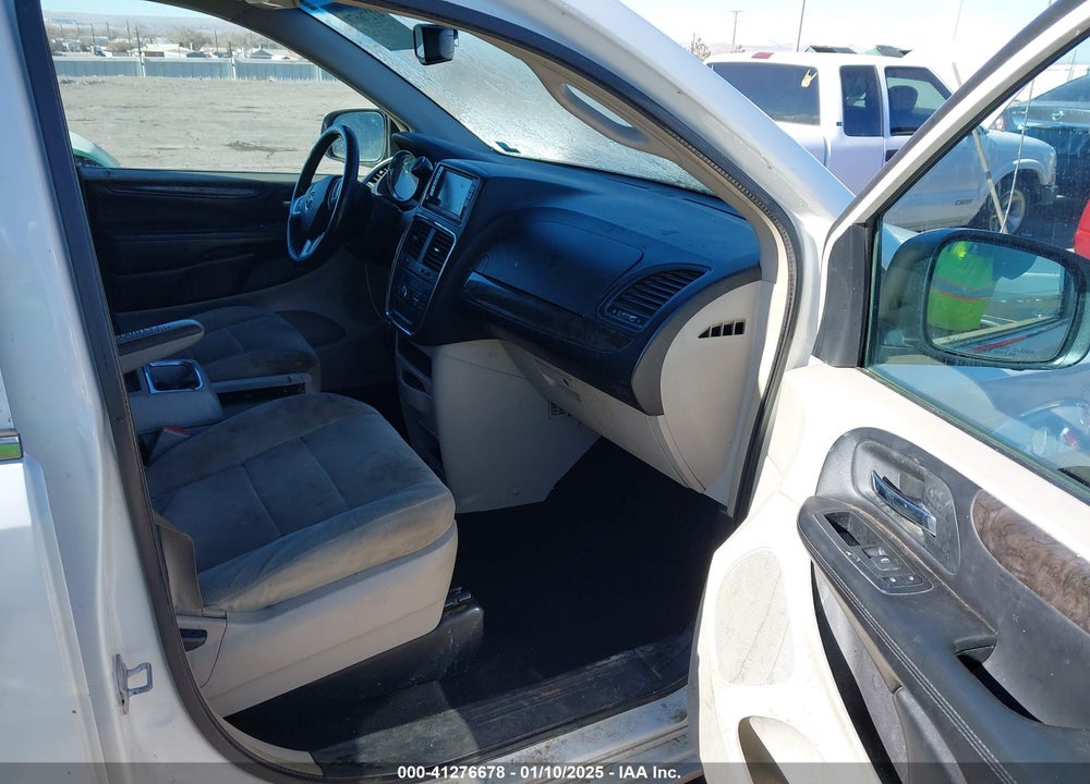 2011 DODGE GRAND CARAVAN CREW VIN: 2D4RN5DG7BR663218