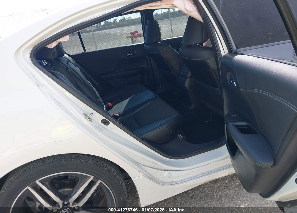 2017 HONDA ACCORD VIN: 1HGCR2F50HA281936