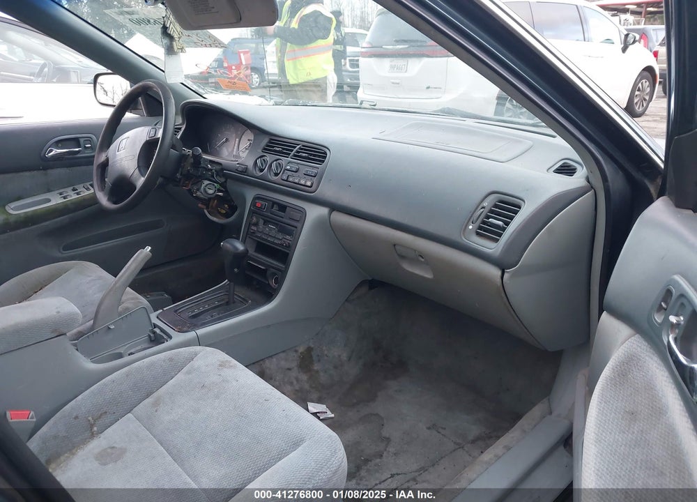 1997 HONDA ACCORD LX VIN: 1HGCD5632VA093106