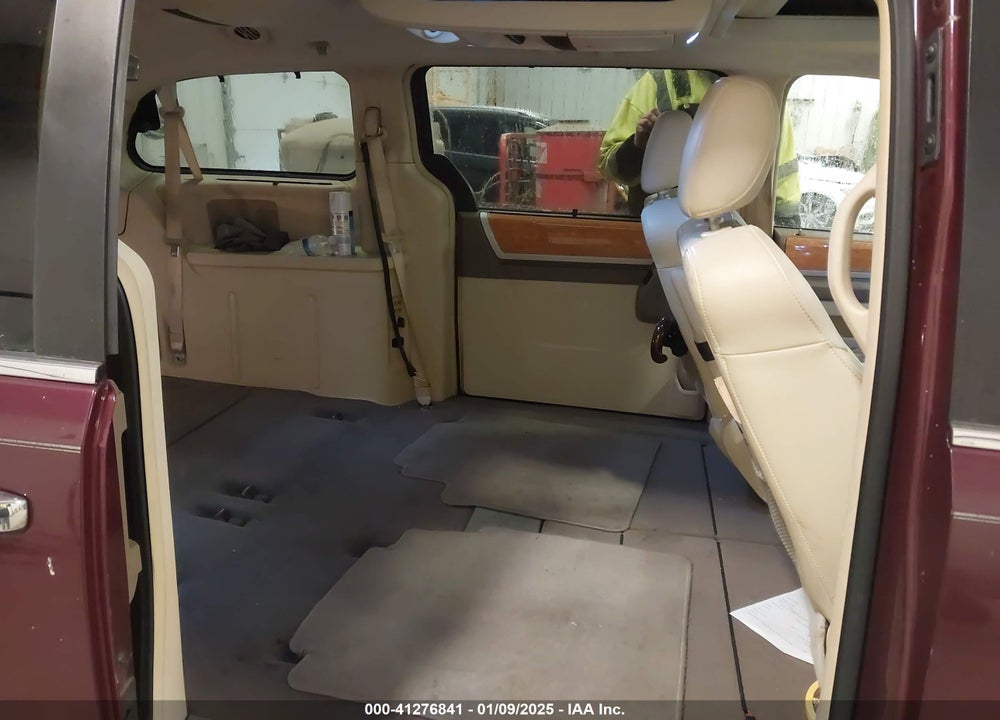 2009 CHRYSLER TOWN & COUNTRY LIMITED VIN: 2A8HR64X89R542770