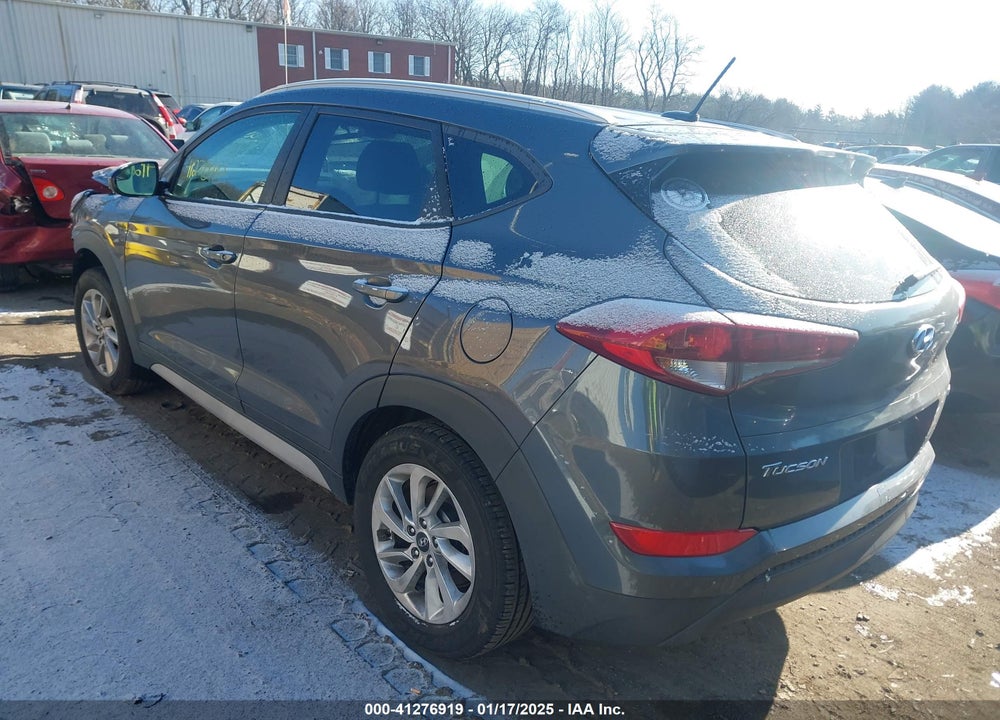 2017 HYUNDAI TUCSON SE VIN: KM8J3CA40HU455526