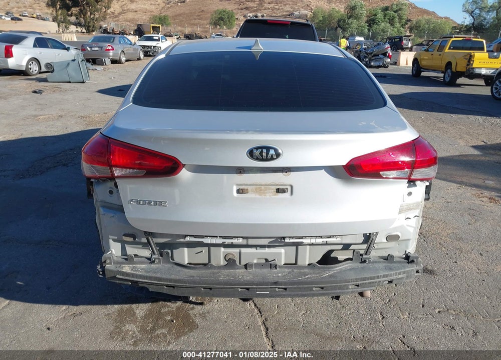 2017 KIA FORTE VIN: 3KPFK4A76HE091432