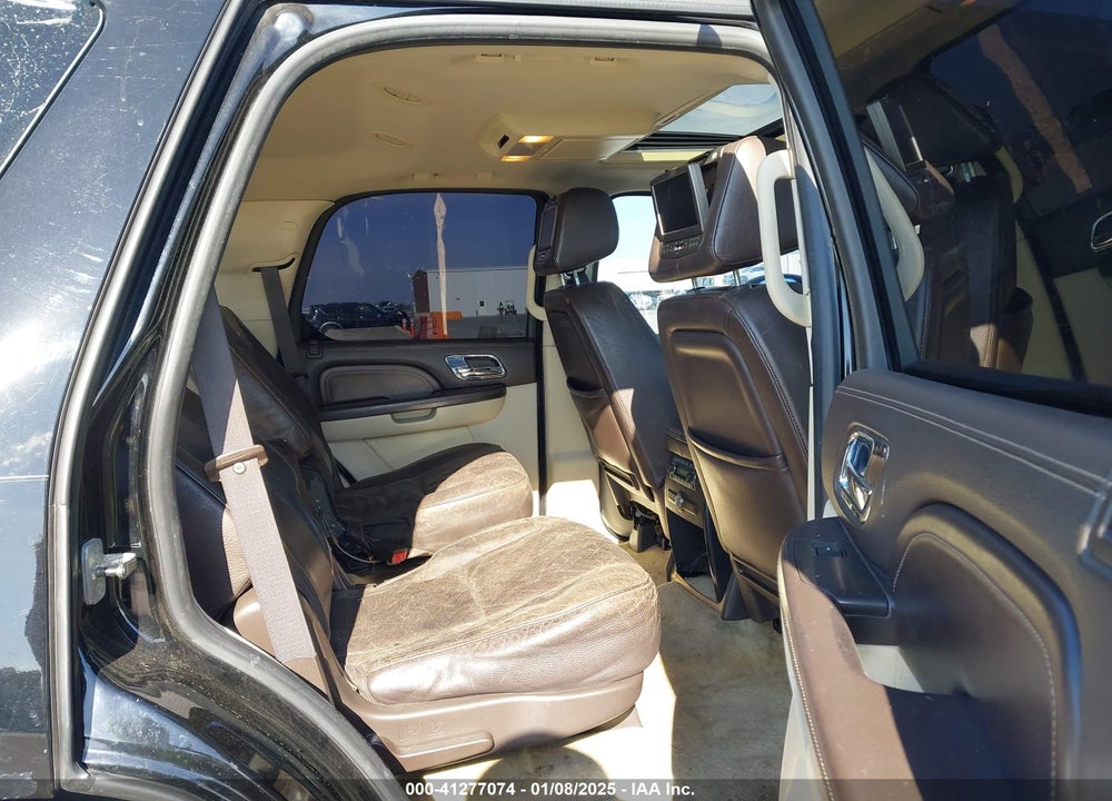 2010 CADILLAC ESCALADE PLATINUM EDITION VIN: 1GYUKDEFXAR185214